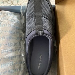 Easy Spirit Slip on Sneaker